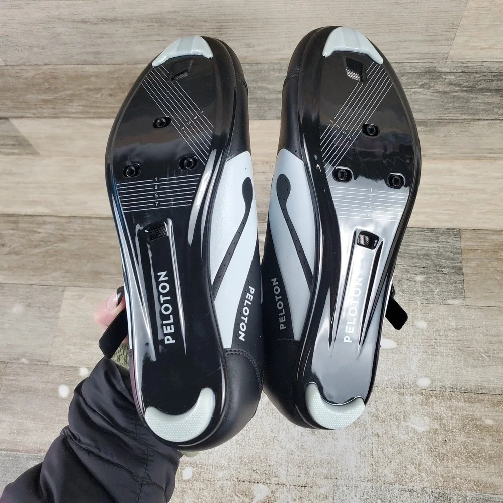 Peloton Cycling Shoes Womens Sz 8 Black Leather Low Top Round Toe 3 Bolt Sneaker